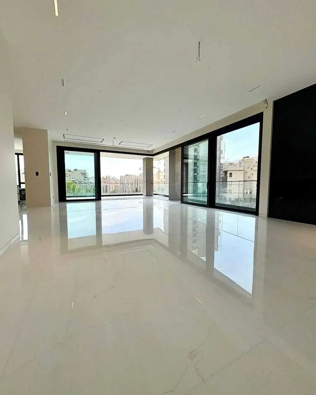 ۲۳۵ متر/دید ویو دره/تک واحدی/تراس بزرگ/فول مشاعات|اجارهٔ آپارتمان|تهران, زعفرانیه|دیوار