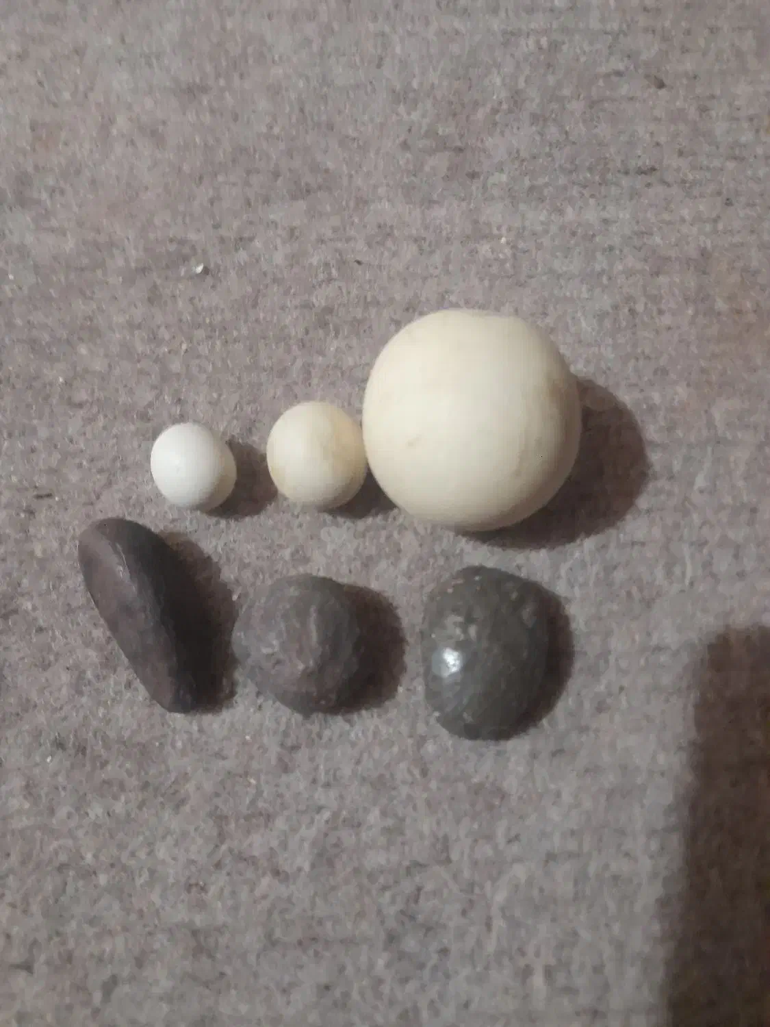 مقداری سکه قدیمی شاهی وسنگ ممهره کهنه به فروشی|کلکسیون سکه، تمبر، اسکناس|عطاملک, |دیوار