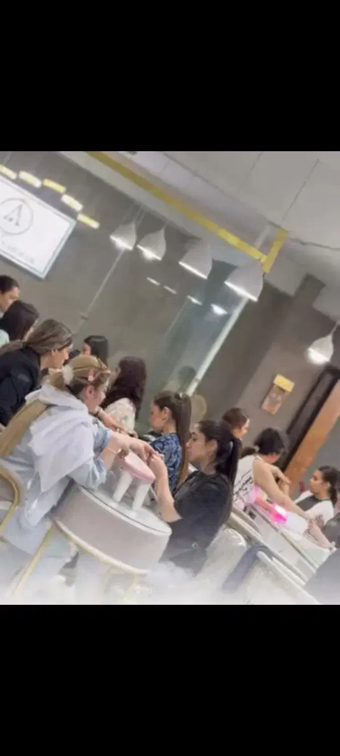 تخفیف ویژه آموزش کاشت ناخن و پدیکور وپارافین تراپی|خدمات آرایشگری و زیبایی|بروجرد, |دیوار