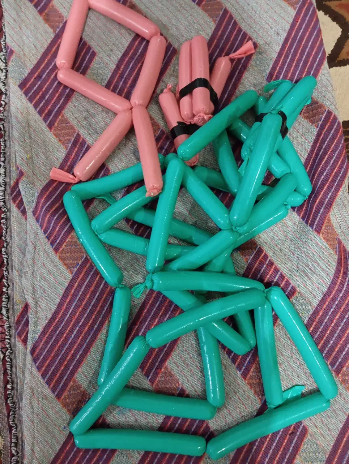 محصولات خانگی سوسیس و کالباس و کیک و فینگرفود|خوردنی و آشامیدنی|نیشابور, شهرک قدس|دیوار