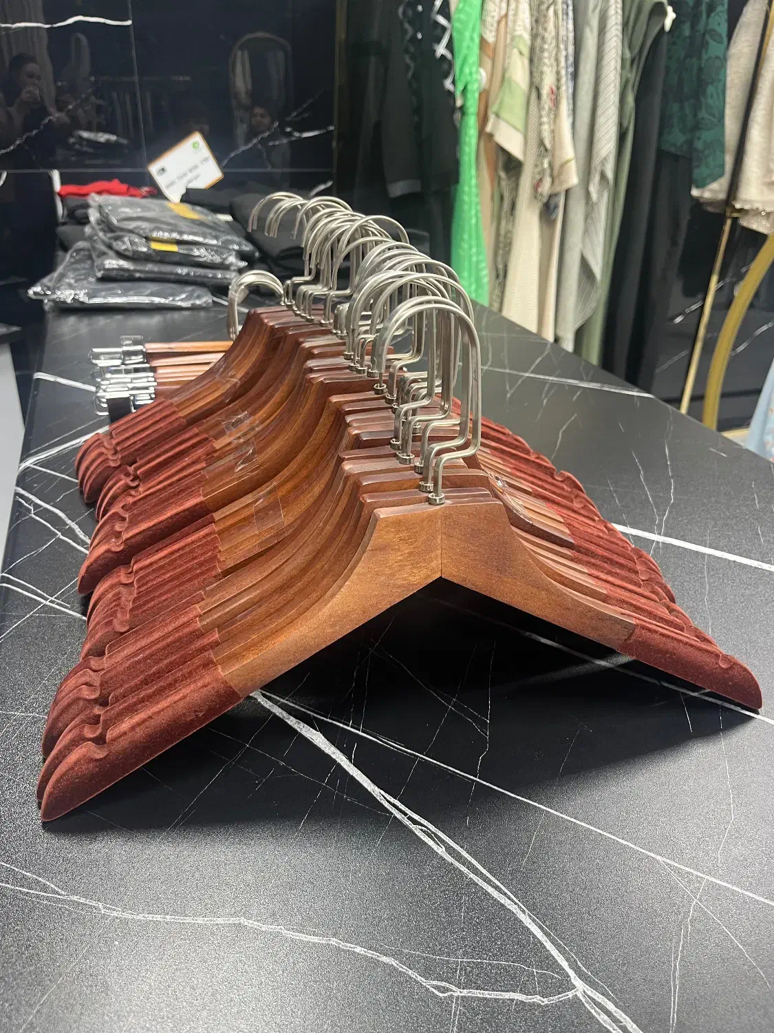 اویز لباس|بندرخت و رخت‌آویز|نقده, |دیوار