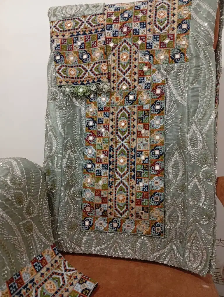 خیاط شیبا|لباس|هیرمند, |دیوار