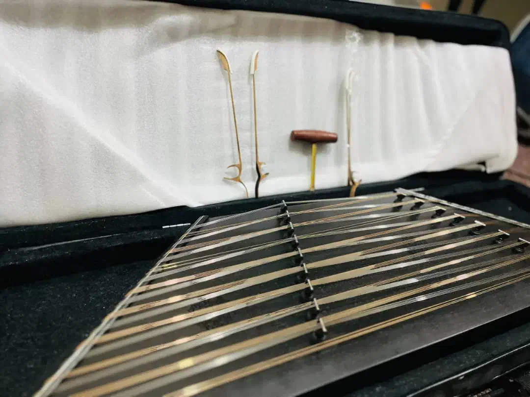 سنتور|سازهای سنتی|نظرآباد, نظرآباد|دیوار