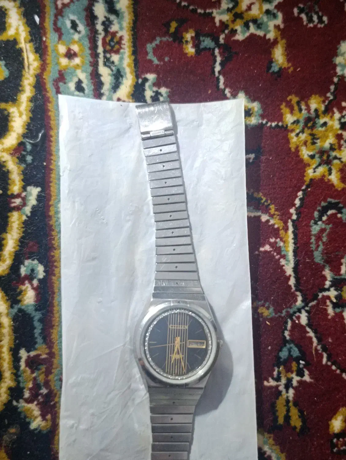 اکبنداصلی|ساعت|اسلام‌شهر, ایرین|دیوار