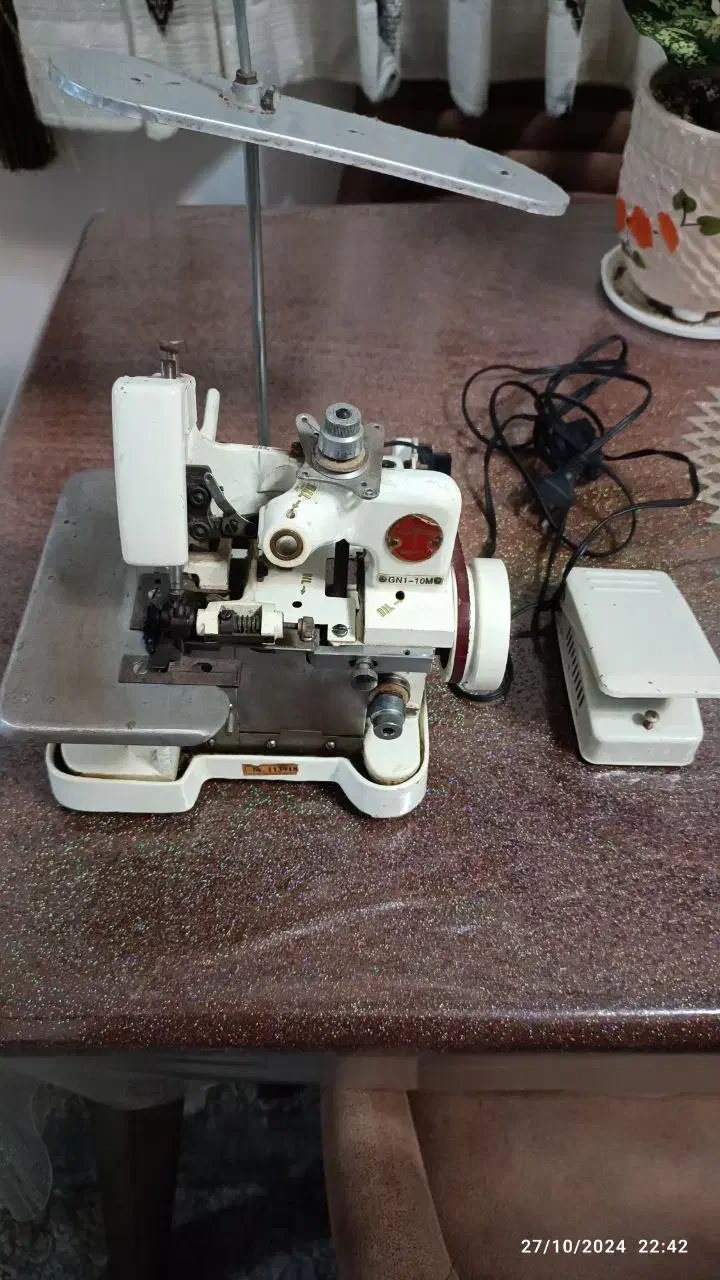 چرخ سردوز سه نخ بسیار کم کارکرد|چرخ خیاطی و ریسندگی|رشت, فلسطین|دیوار