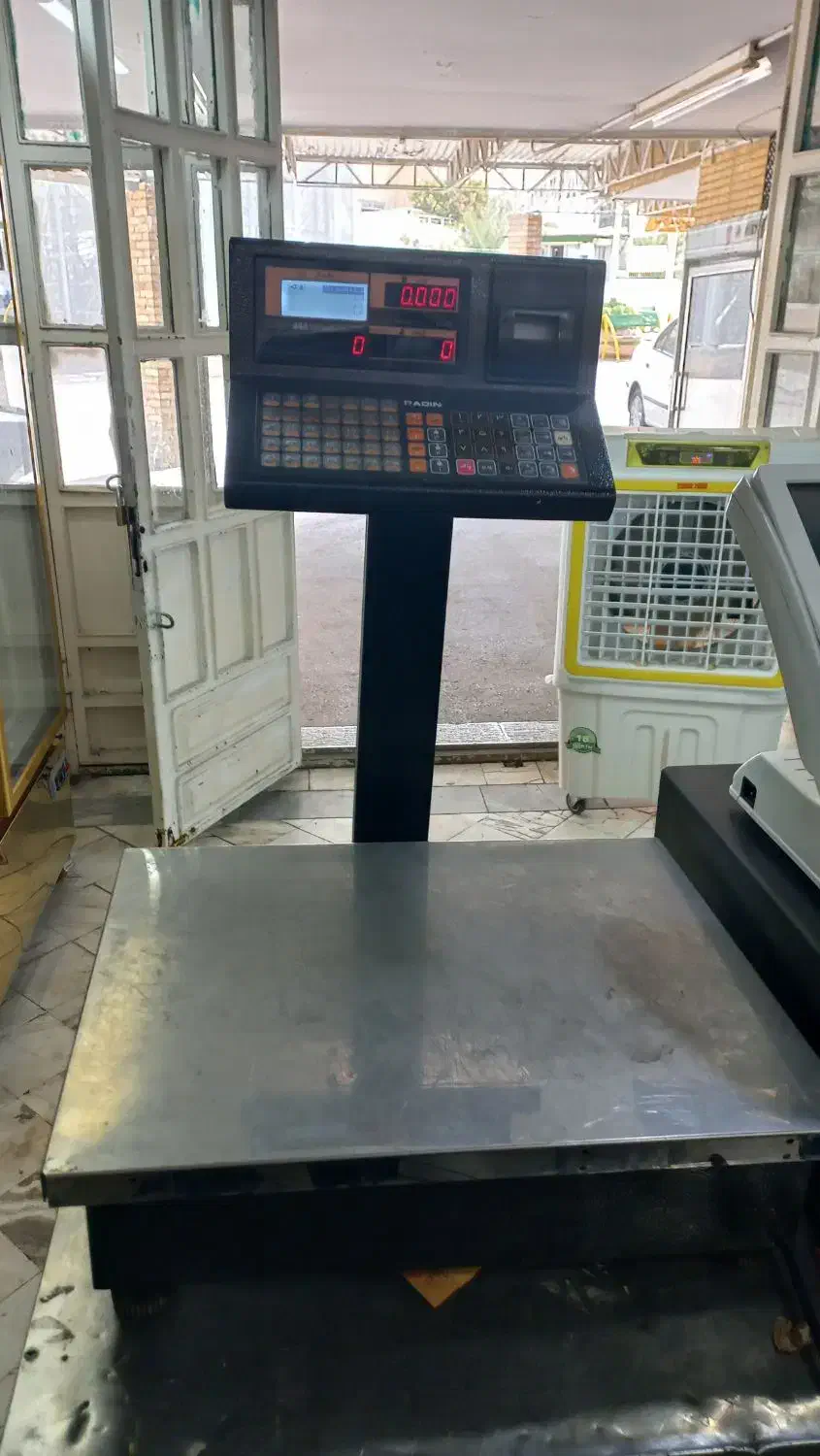 ترازو رادین ۷۰ کیلو سالم و در حد نو با باطری|فروشگاه و مغازه|چهاردانگه (تهران), |دیوار