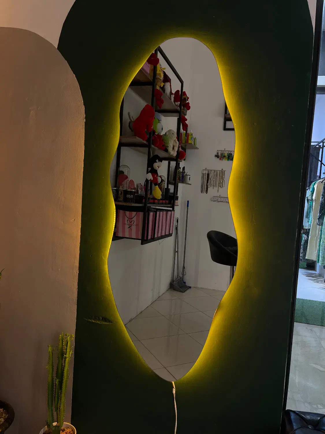 آیینه قدی|آرایشگاه و سالن‌های زیبایی|نکا, |دیوار