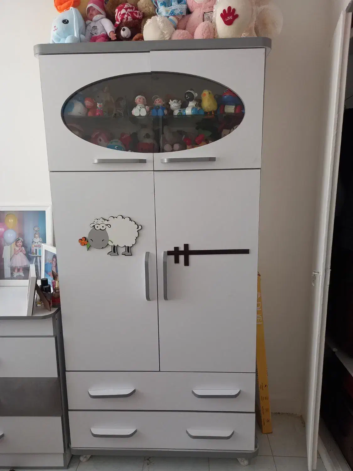 تخت وکمد بچه در حد نو تخت مناسب نوجوان هم هست|اسباب و اثاث بچه|کرج, جهانشهر|دیوار