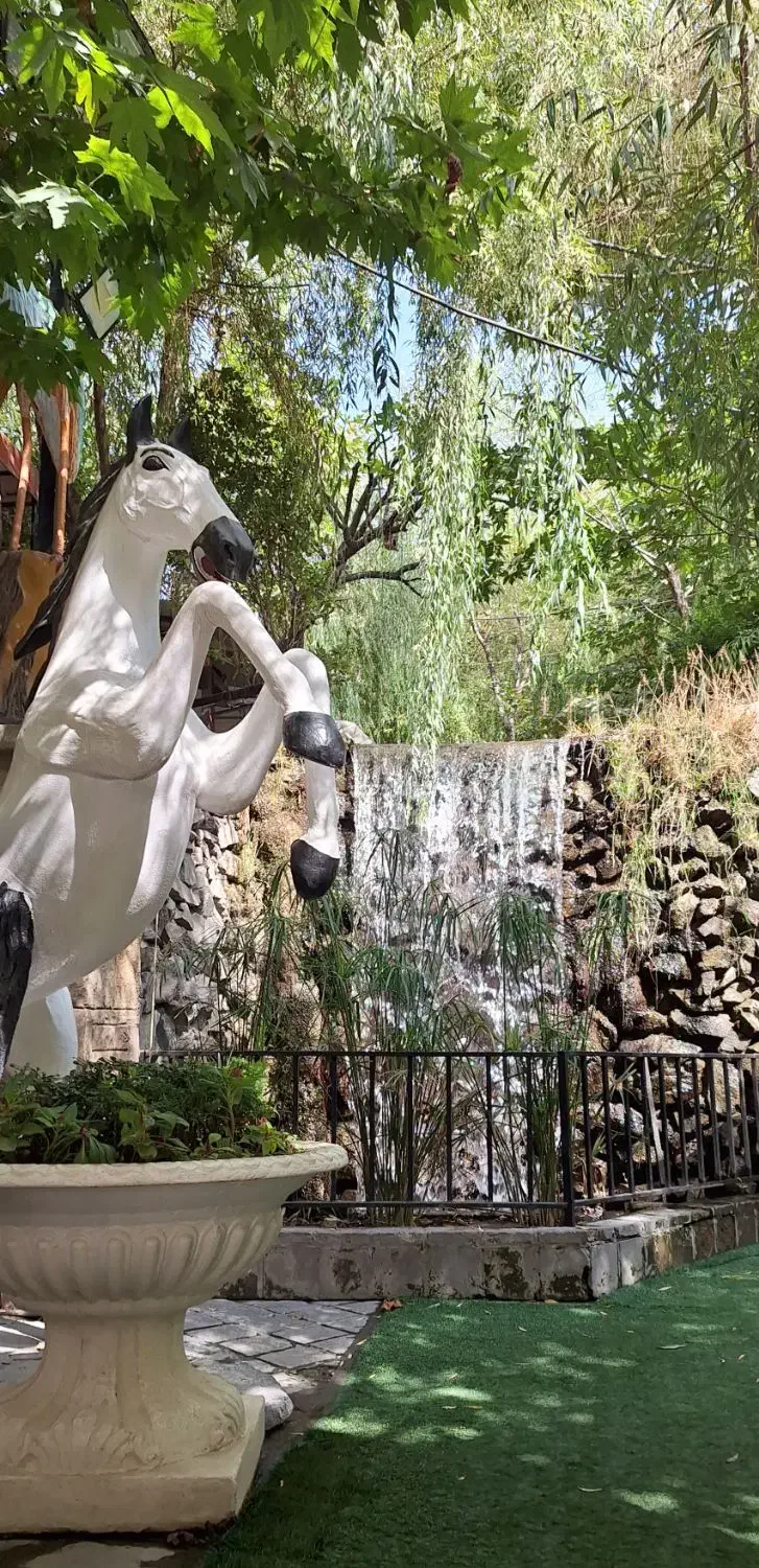 رستوران پارسه ابرده|استخدام خدمات فروشگاه و رستوران|شاندیز, |دیوار