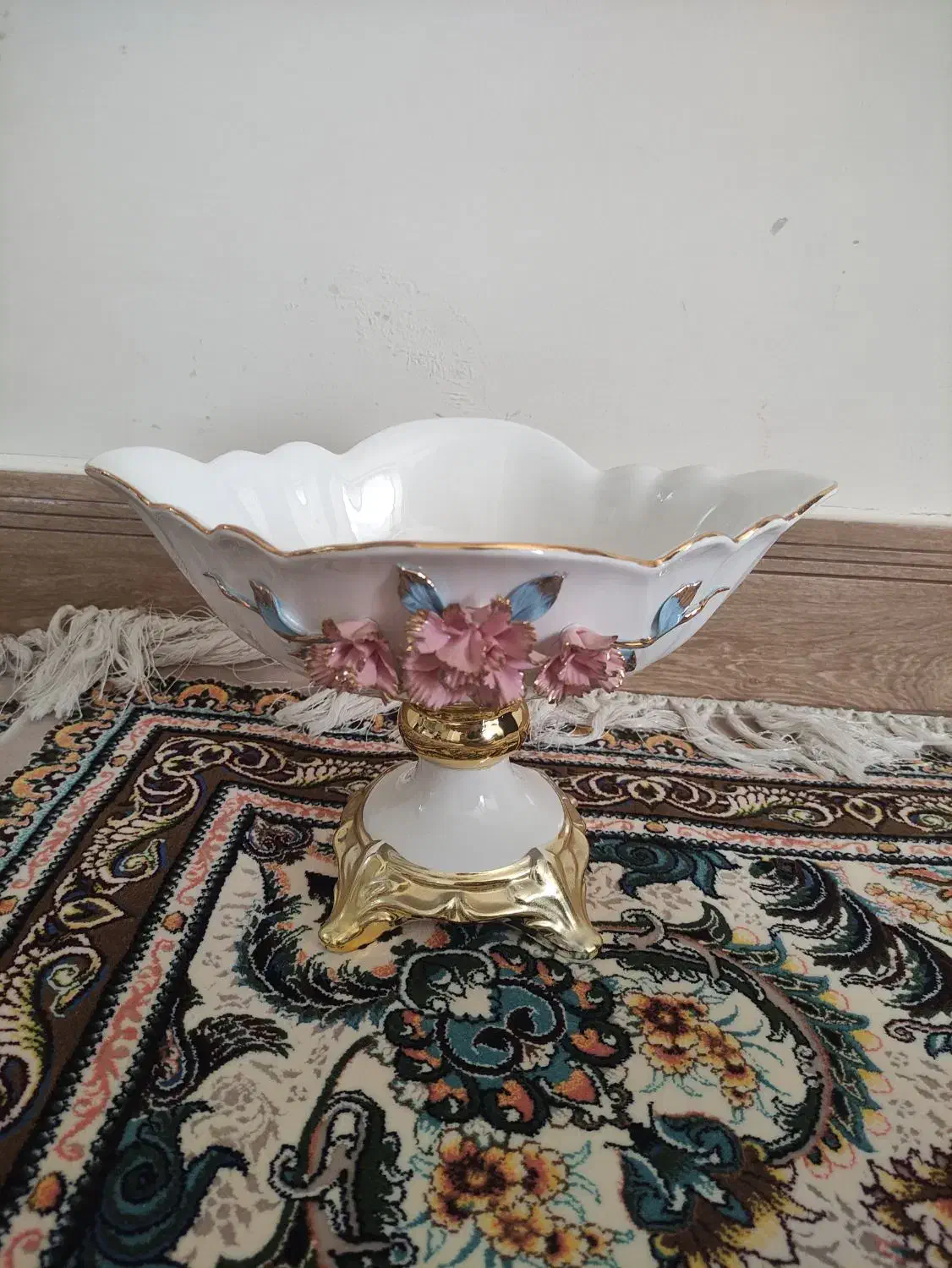 جا میوه ای چینی گلدار پایه دار|ظروف سرو و پذیرایی|زنجان, |دیوار