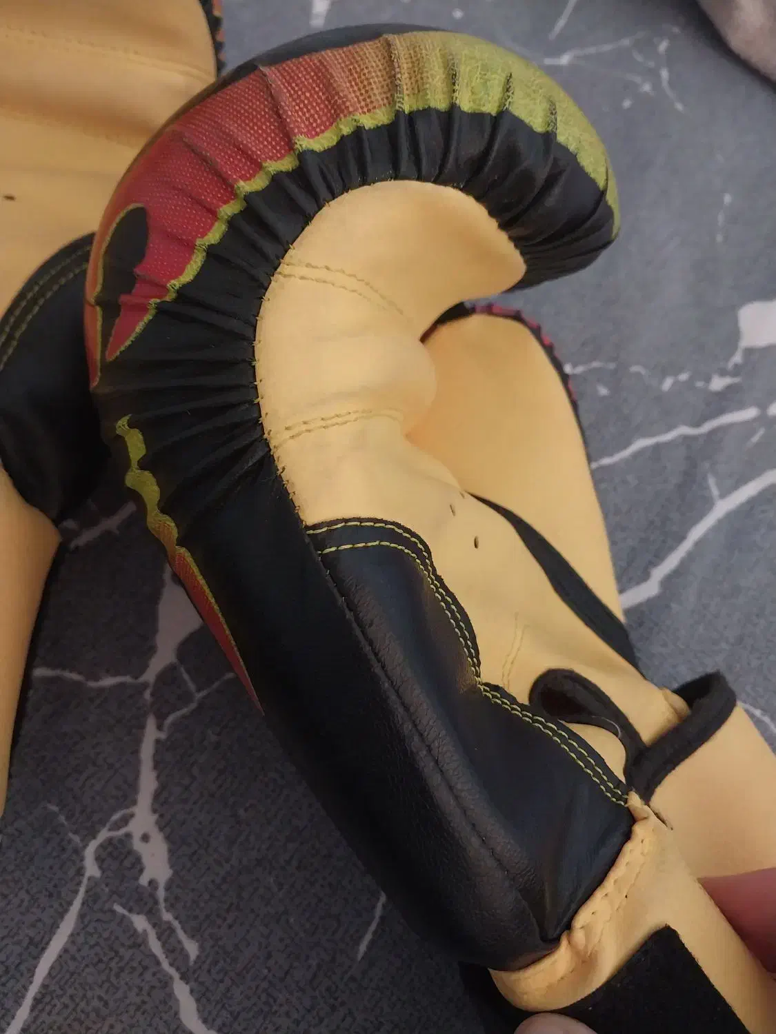 دستکش بوکس|تجهیزات ورزشی|پرند, فاز ۴|دیوار