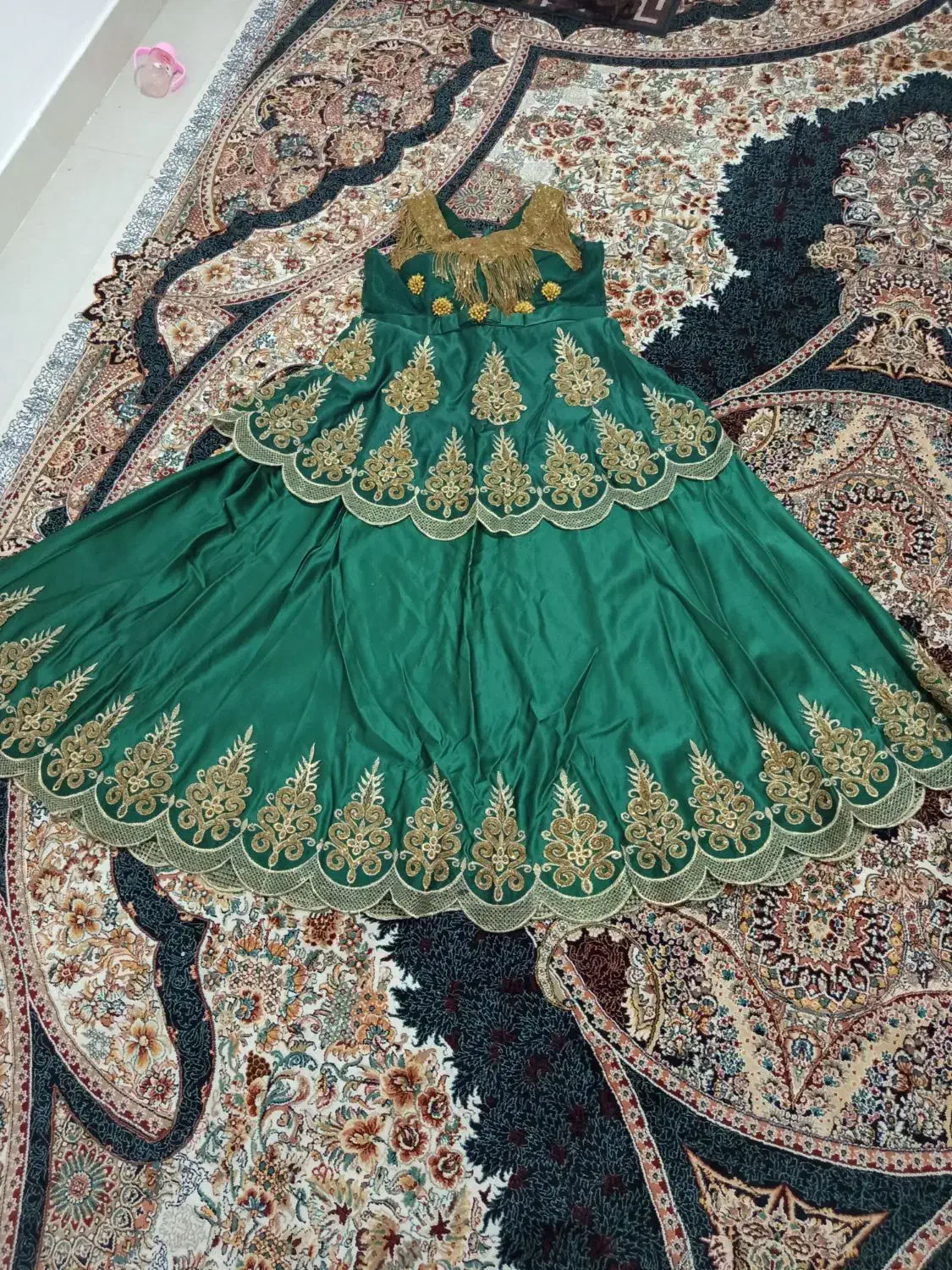 لباس مجلسی|لباس|دماوند, گیلاوند|دیوار