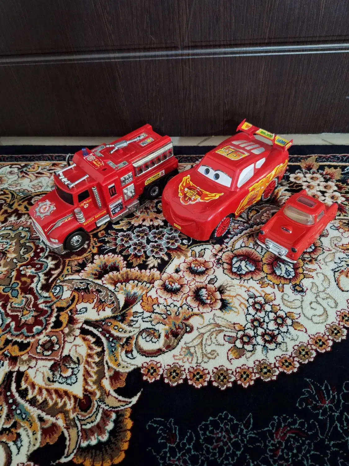 ۳عدد ماشین|اسباببازی بچه|چهارباغ, |دیوار