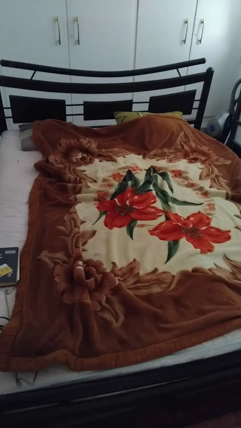 تخت دونفره بسیار زیبا فلزی|تخت و سرویس خواب|گرگان, |دیوار