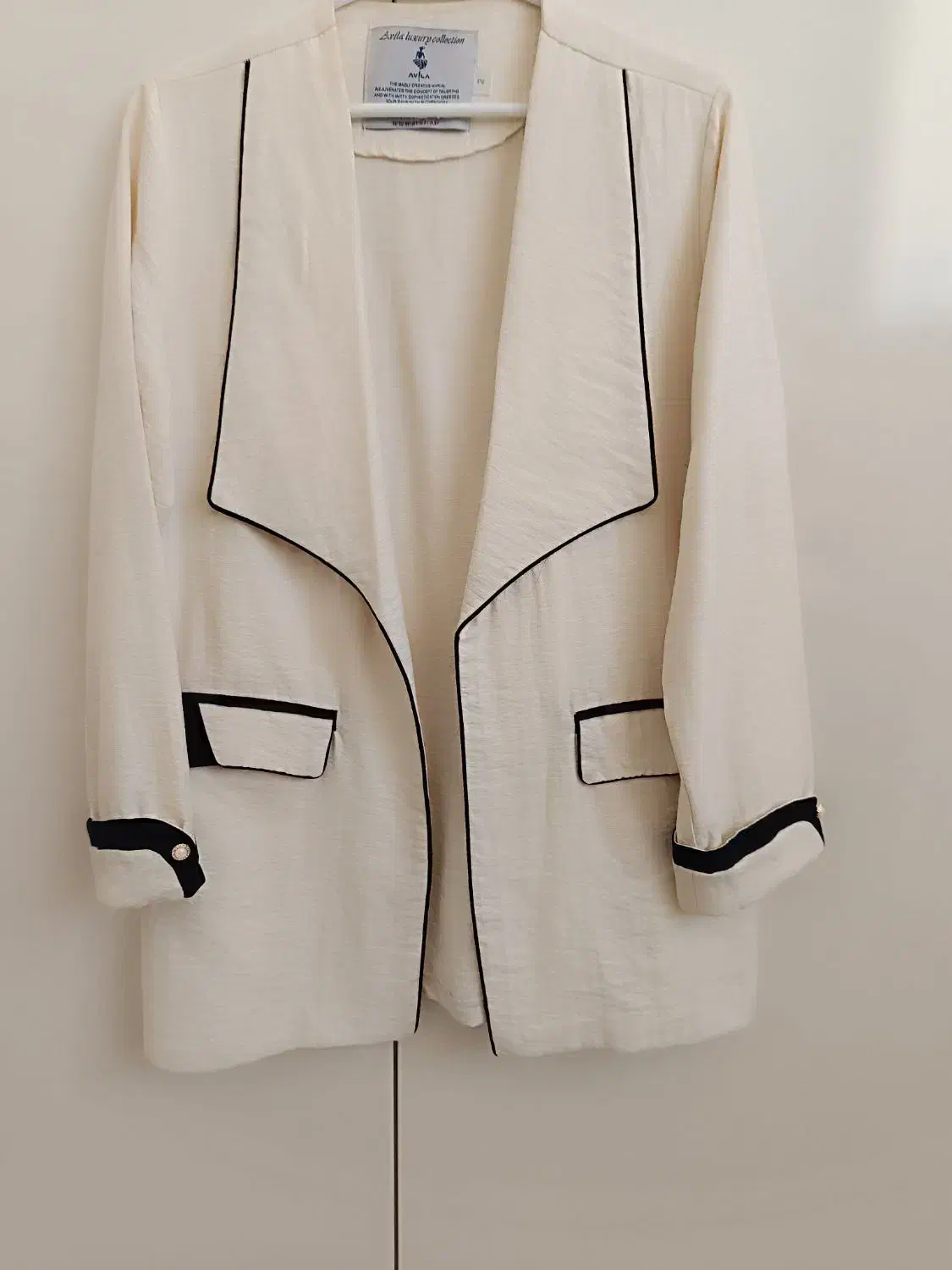 مانتو و شومیز|لباس|خوی, |دیوار