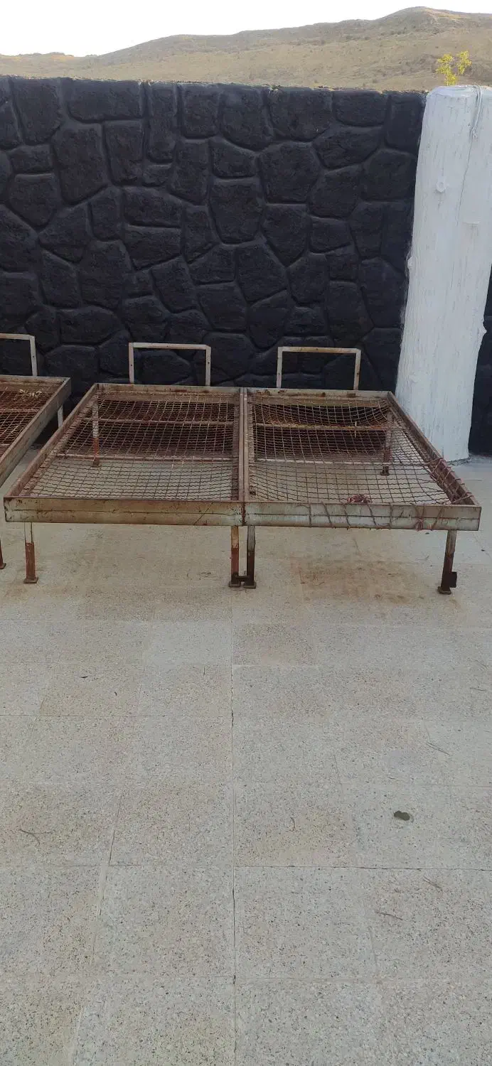 تخت باغی فلزی|تخت و سرویس خواب|شیراز, داریون|دیوار