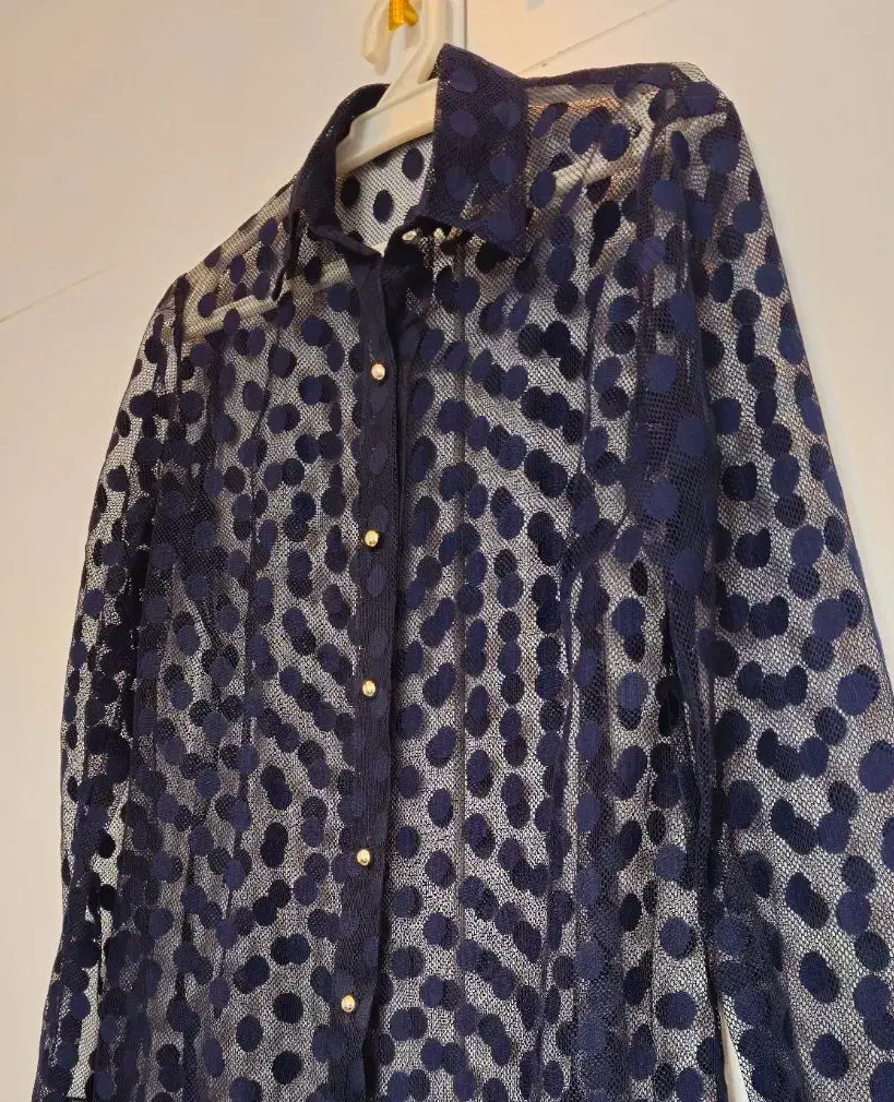 تعدادی شومیز مجلسی|لباس|فردیس, نگارستان|دیوار