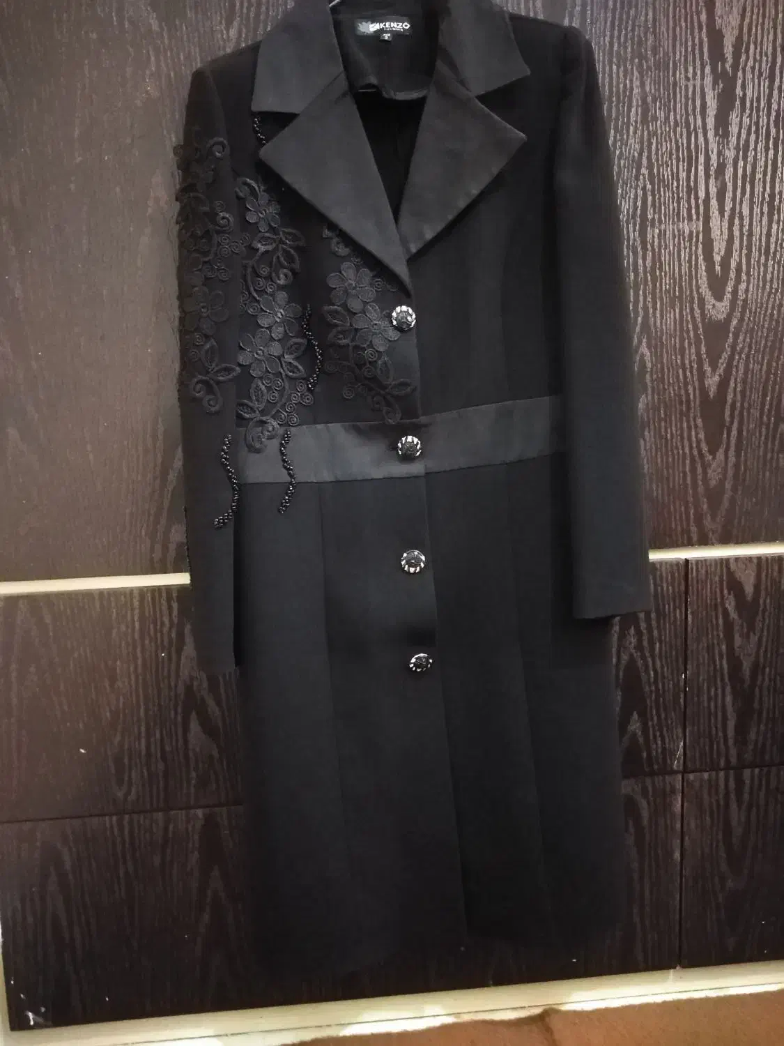 مانتو مجلسی|لباس|کاشان, باغ فین|دیوار