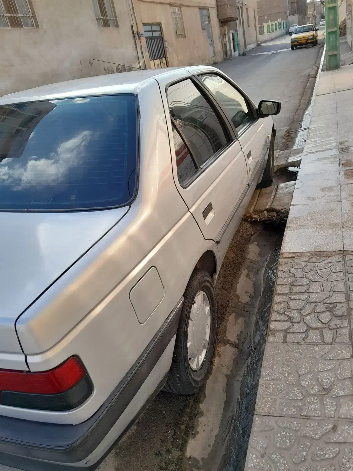 پژو۴۰۵|خودرو سواری و وانت|ساوه, |دیوار