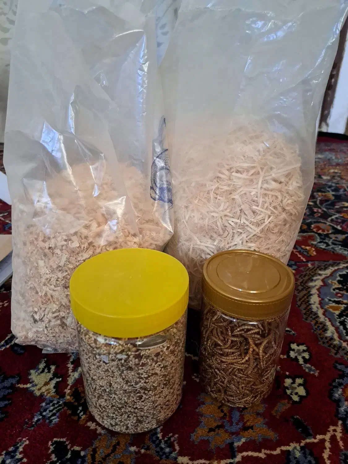 خوراک و پوشال پرنده|لوازم جانبی حیوانات|قم, زنبیل آباد|دیوار