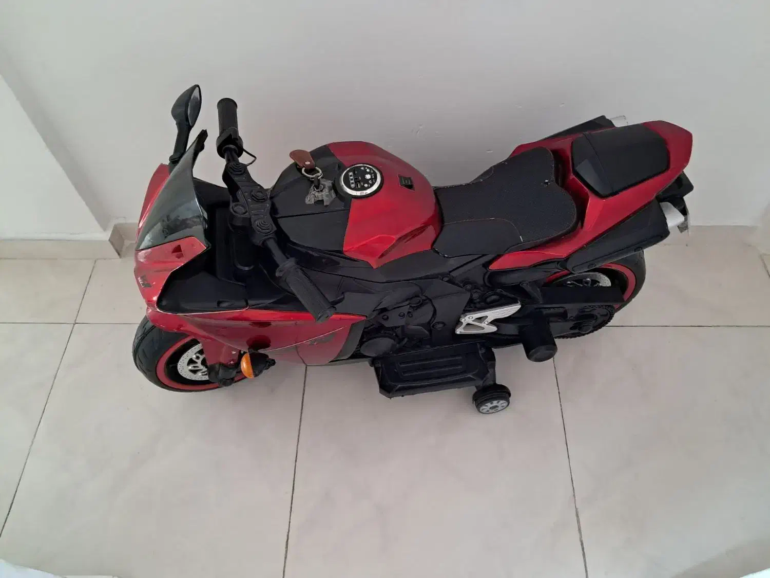 موتورشارژی قرمز بدون هیچ ایرادی|اسباببازی بچه|سنندج, |دیوار