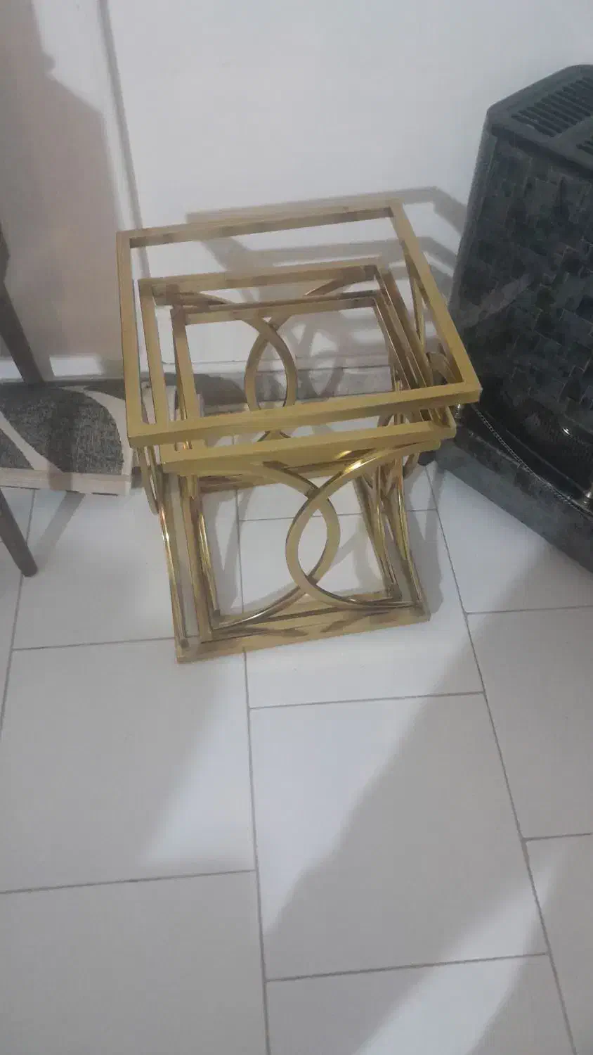 جلو مبلی با پایه های طلایی فورتینیک طلایی رنگ ثابت|مبلمان خانگی و میز عسلی|فردیس, قریشی|دیوار