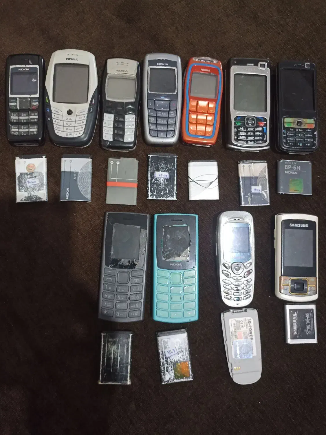 گوشی های کلکسیونی همش یه جا 4 تومن|موبایل|همدان, |دیوار