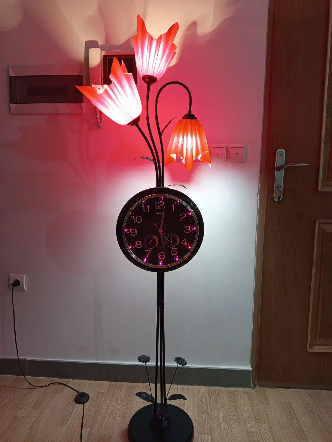 چراغ خواب ساعت دار|چراغ خواب و آباژور|تبریز, |دیوار