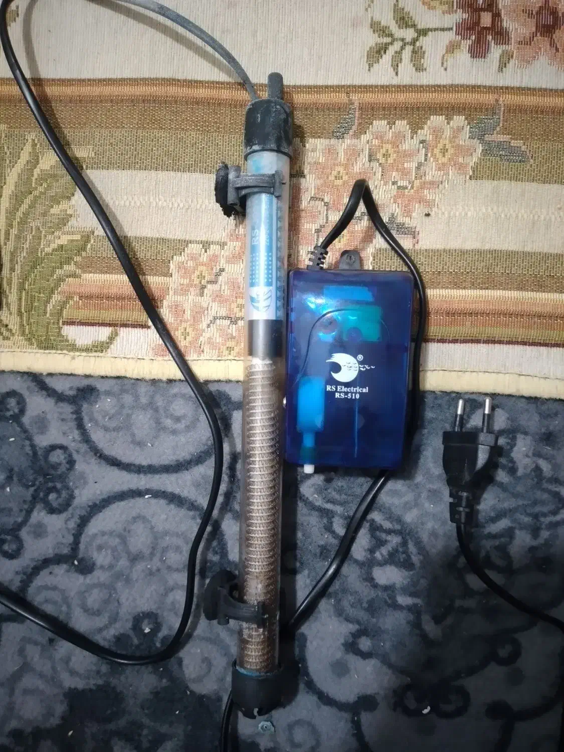 اکواریوم بزرگ با وسایل|ماهی|میناب, |دیوار