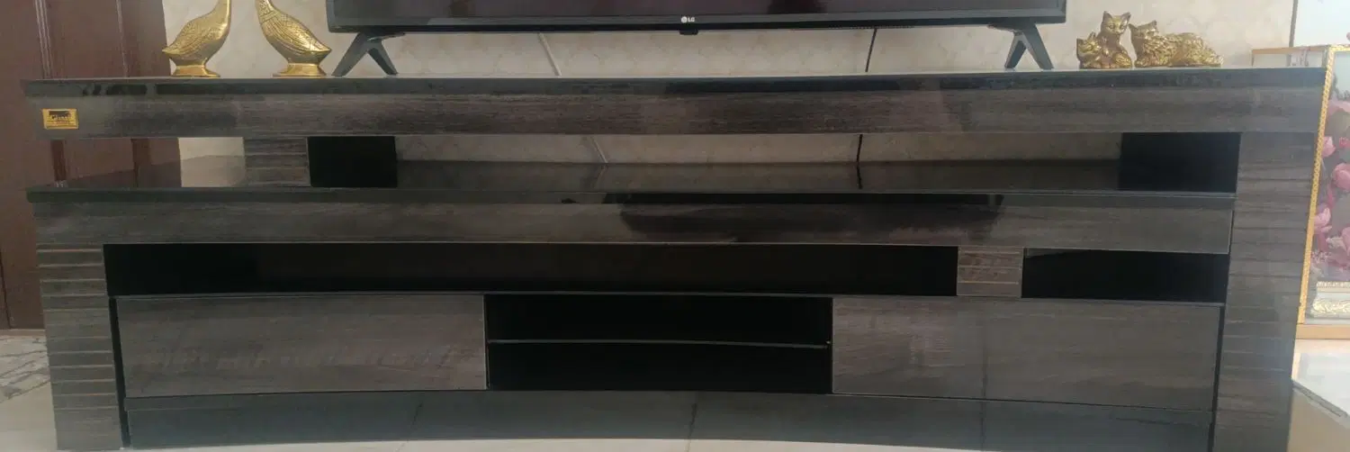 میز نو|میز تلویزیون|صحنه, |دیوار