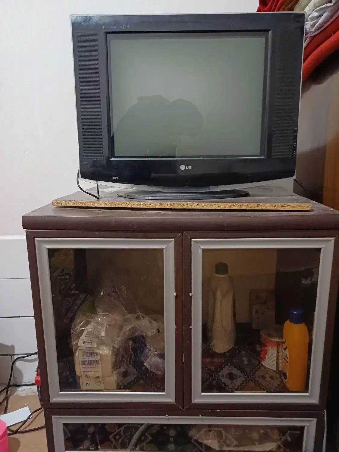 تلویزیون ال جی همراه با میز|تلویزیون و پروژکتور|رامهرمز, |دیوار