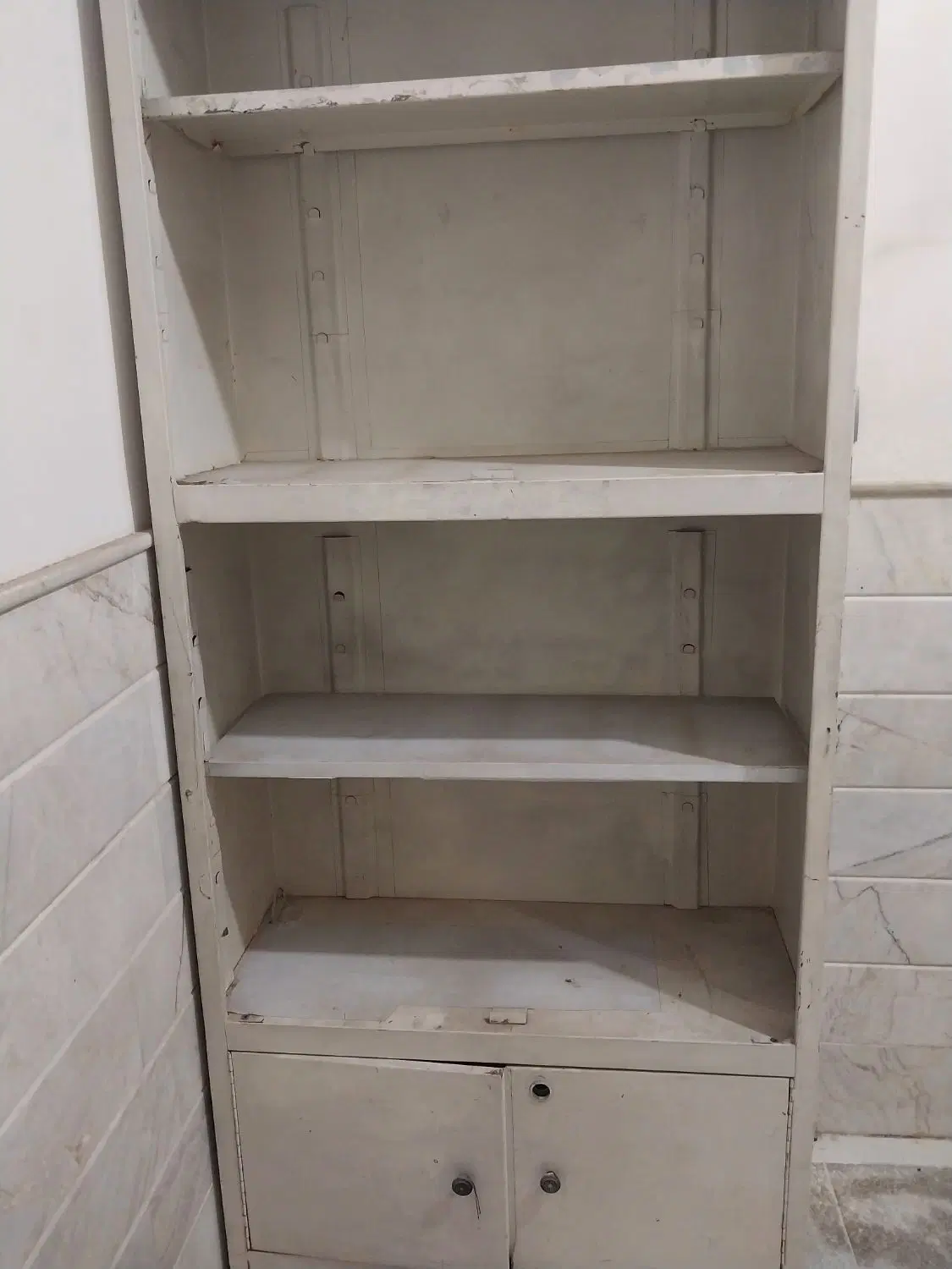 قفسه و شلف|کتابخانه، شلف، قفسه‌های دیواری|قم, قلعه کامکار|دیوار