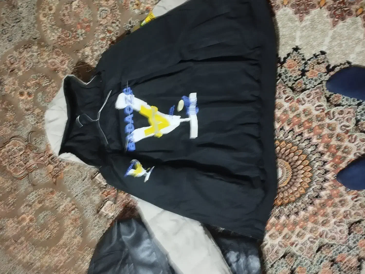 کاپشن در حدنو|لباس|چهارباغ, |دیوار