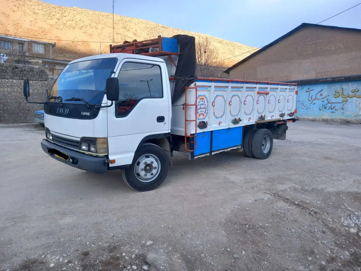 ایسزو بدون رنگ|خودرو سنگین|لالی, |دیوار