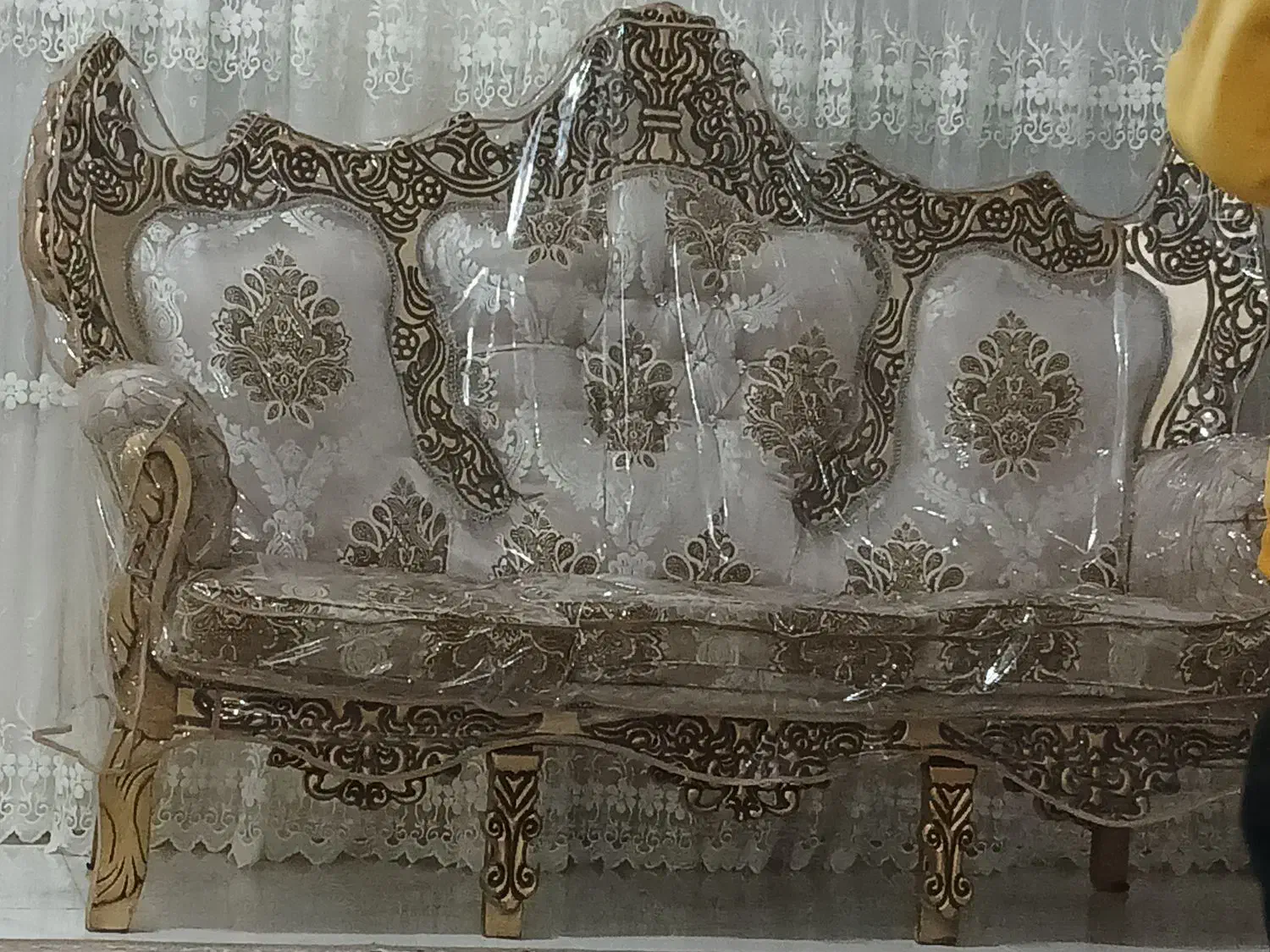 مبل سلطنتی|مبلمان خانگی و میز عسلی|ایوان, |دیوار