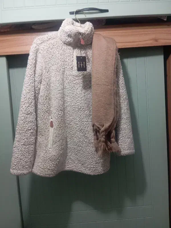 هودی تدی|لباس|تهران, مینای شمالی (مخبر)|دیوار