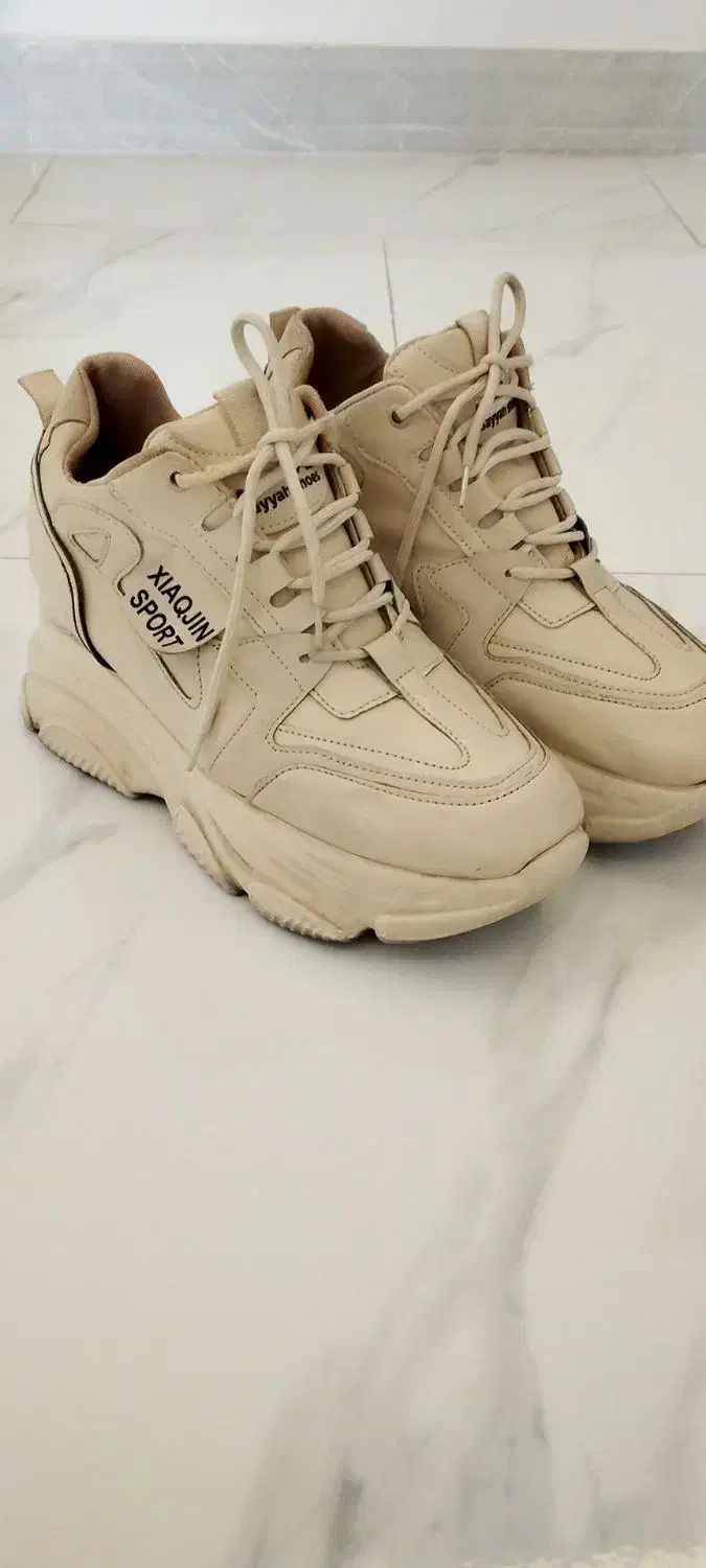 کتونی لژدار سایز ۴۰ فقط یک بار پا خورده|کیف، کفش، کمربند|شفت, |دیوار