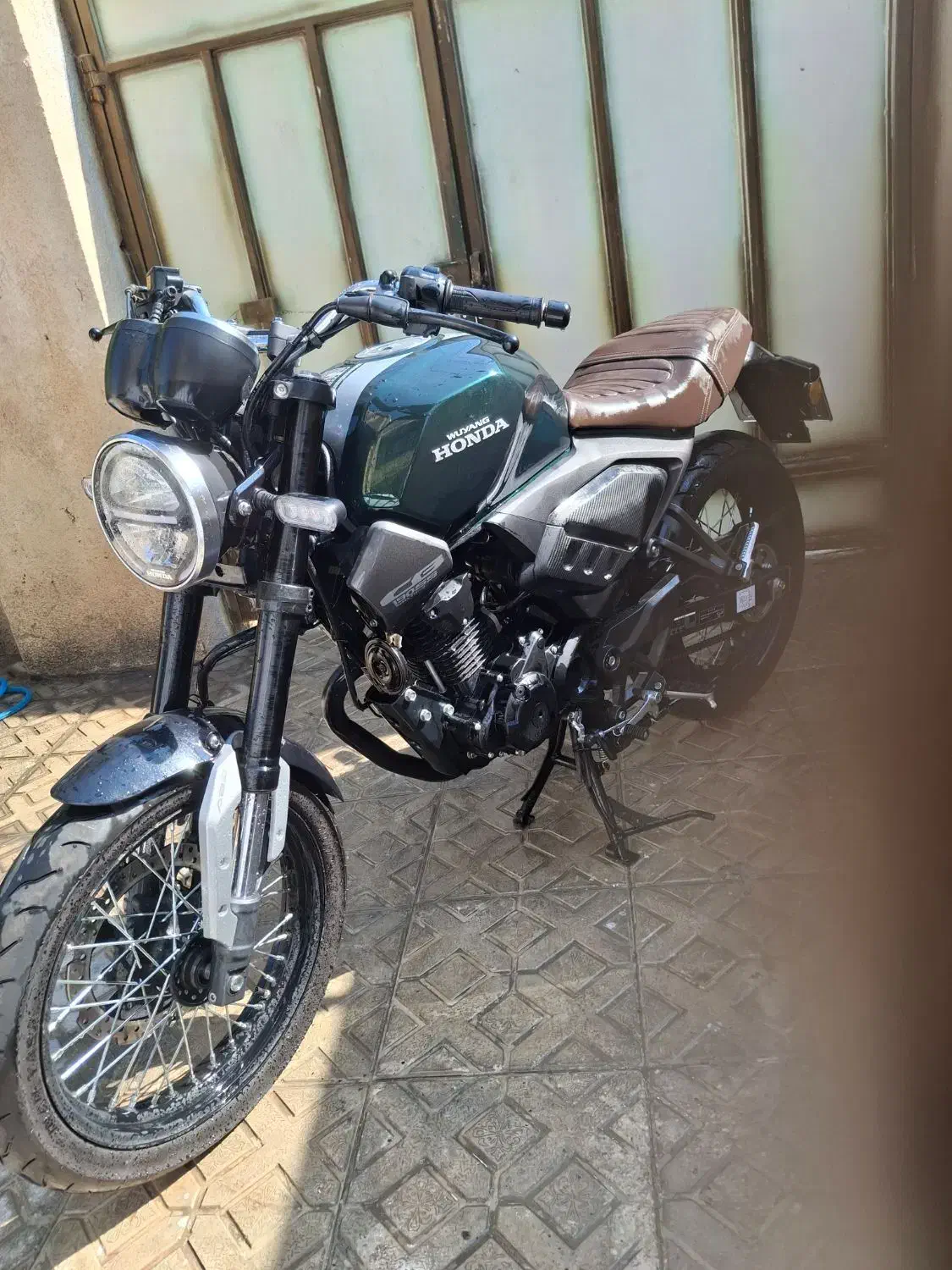 سی بی ۱۹۰ مدل ۱۴۰۲ تمیز ۲۰۰۰کار کرد|موتورسیکلت|شیراز, دشت چنار|دیوار