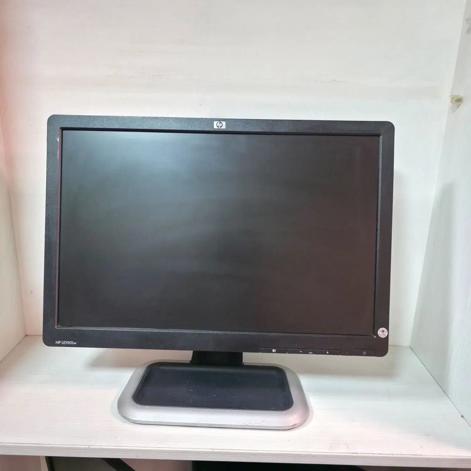 مانیتور اچ پی ۱۹ اینچ Hp LE1901W کامپیوتر و دوربین|قطعات و لوازم جانبی رایانه|تهران, ایرانشهر|دیوار