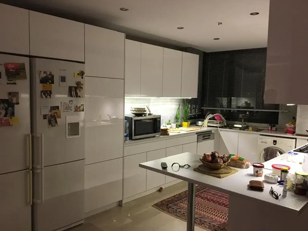 آپارتمان سه خوابه فول تخلیه املاک هستم