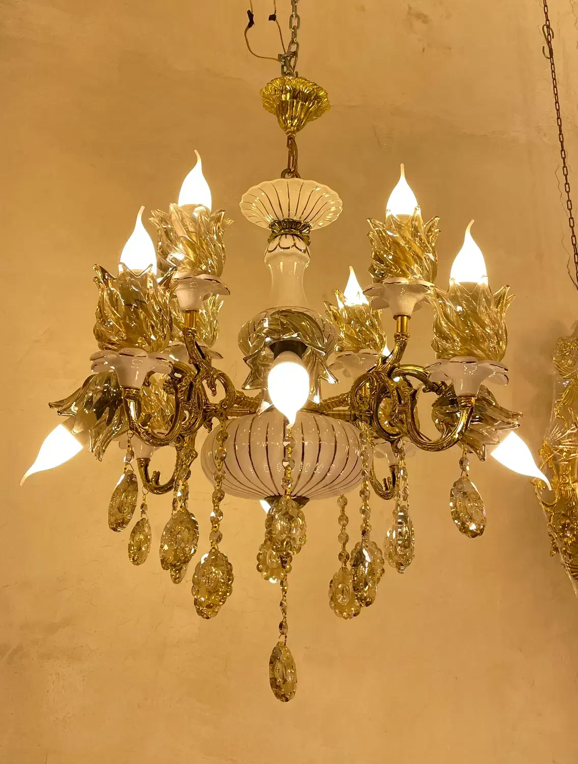 لوستر دوگل واژگون ۸شاخه ۱۲ شعله سرامیکی برنجی|لوستر و چراغ آویز|تهران, نعمتآباد|دیوار