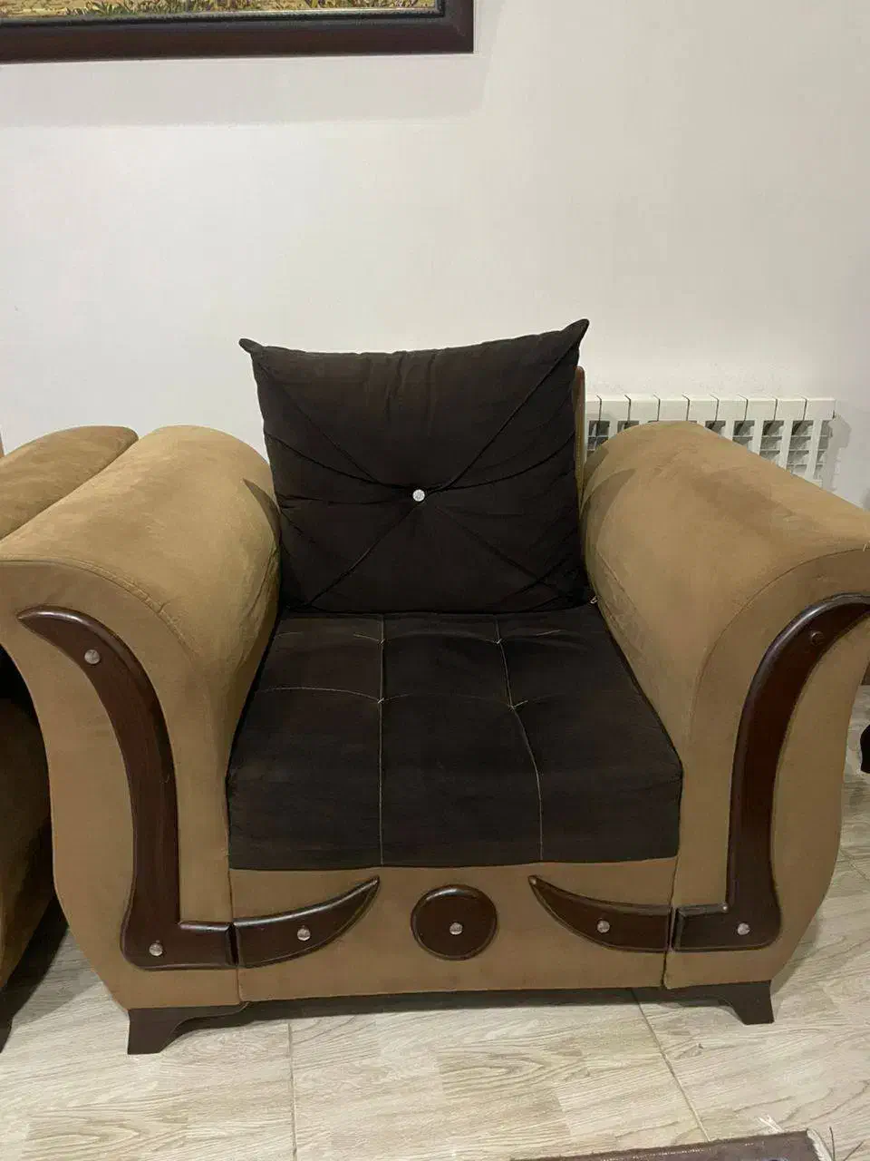 مبل و جلو مبلی به همراه عسلی|مبلمان خانگی و میز عسلی|رشت, رشتیان|دیوار