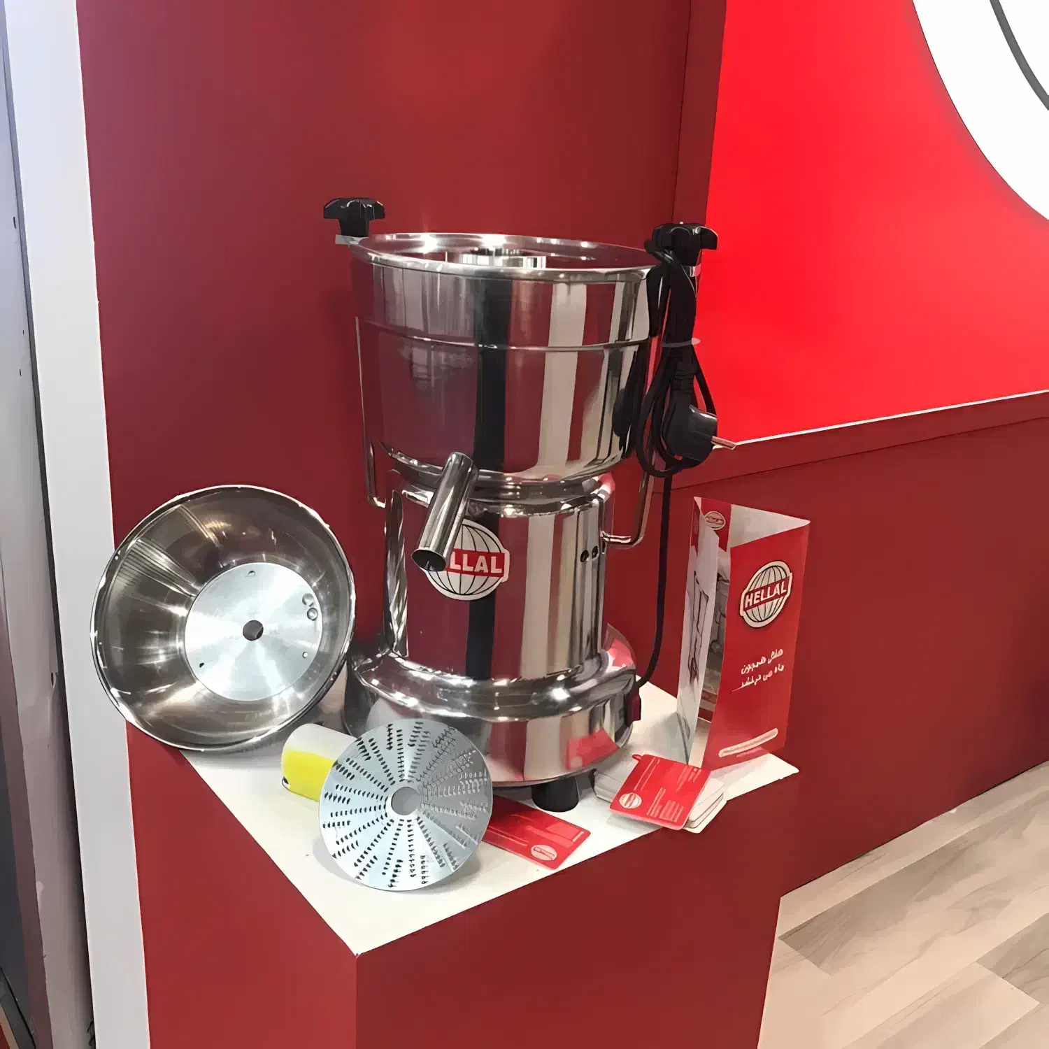 دستگاه آب میوه گیری صنعتی مناسب هویج سیب کرفس قسطی|آبمیوهگیر و آبمرکباتگیر|مشهد, کوه سنگی|دیوار