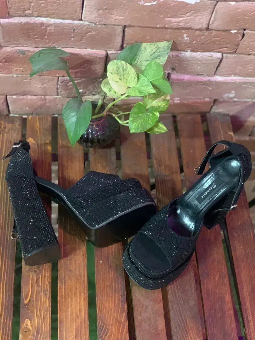 کفش مجلسی|کیف، کفش، کمربند|خوانسار, |دیوار