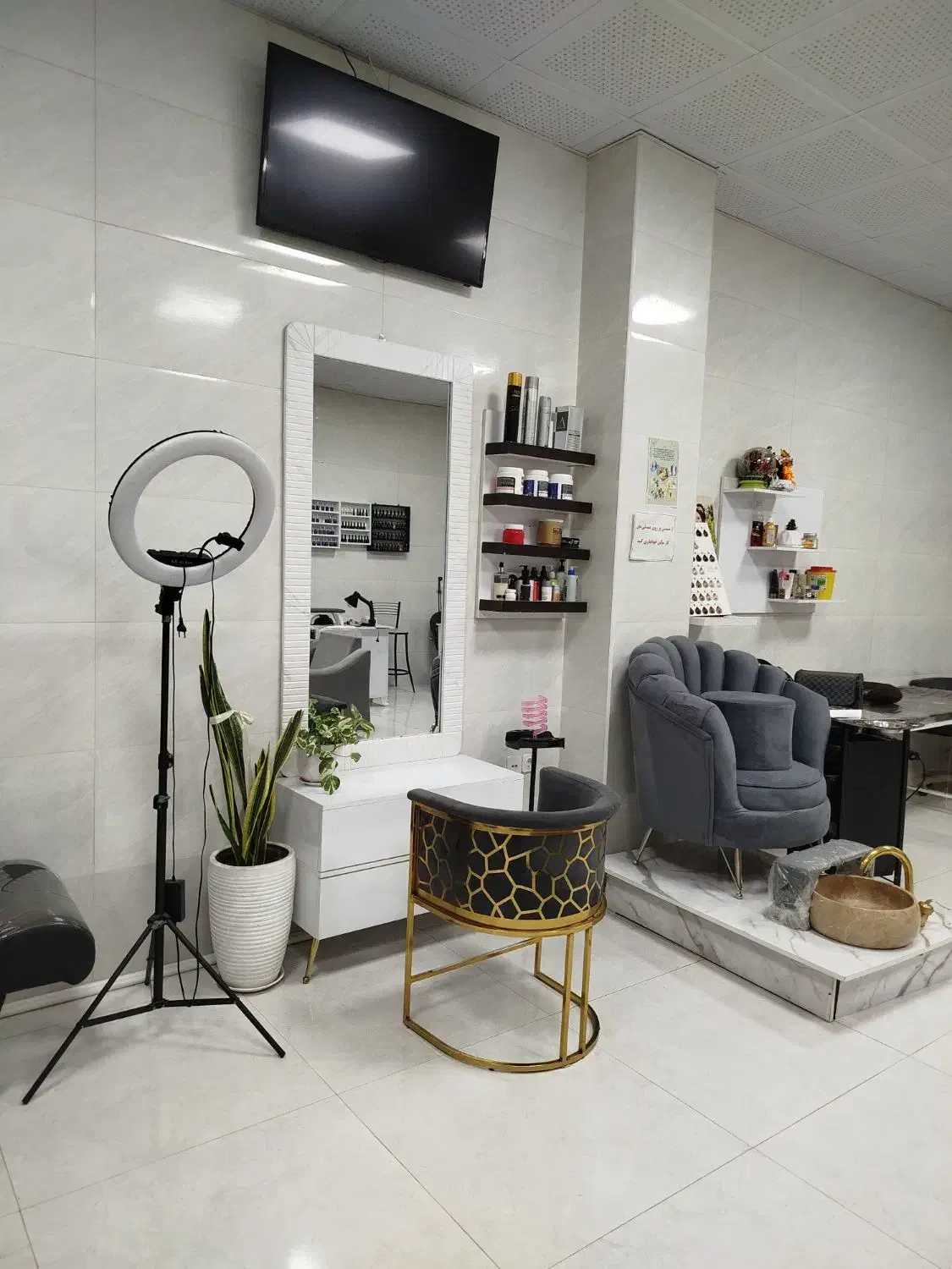 جذب پرسنل در سالن زیبایی و( کارآموز رایگان)|استخدام درمانی، زیبایی، بهداشتی|فومن, |دیوار