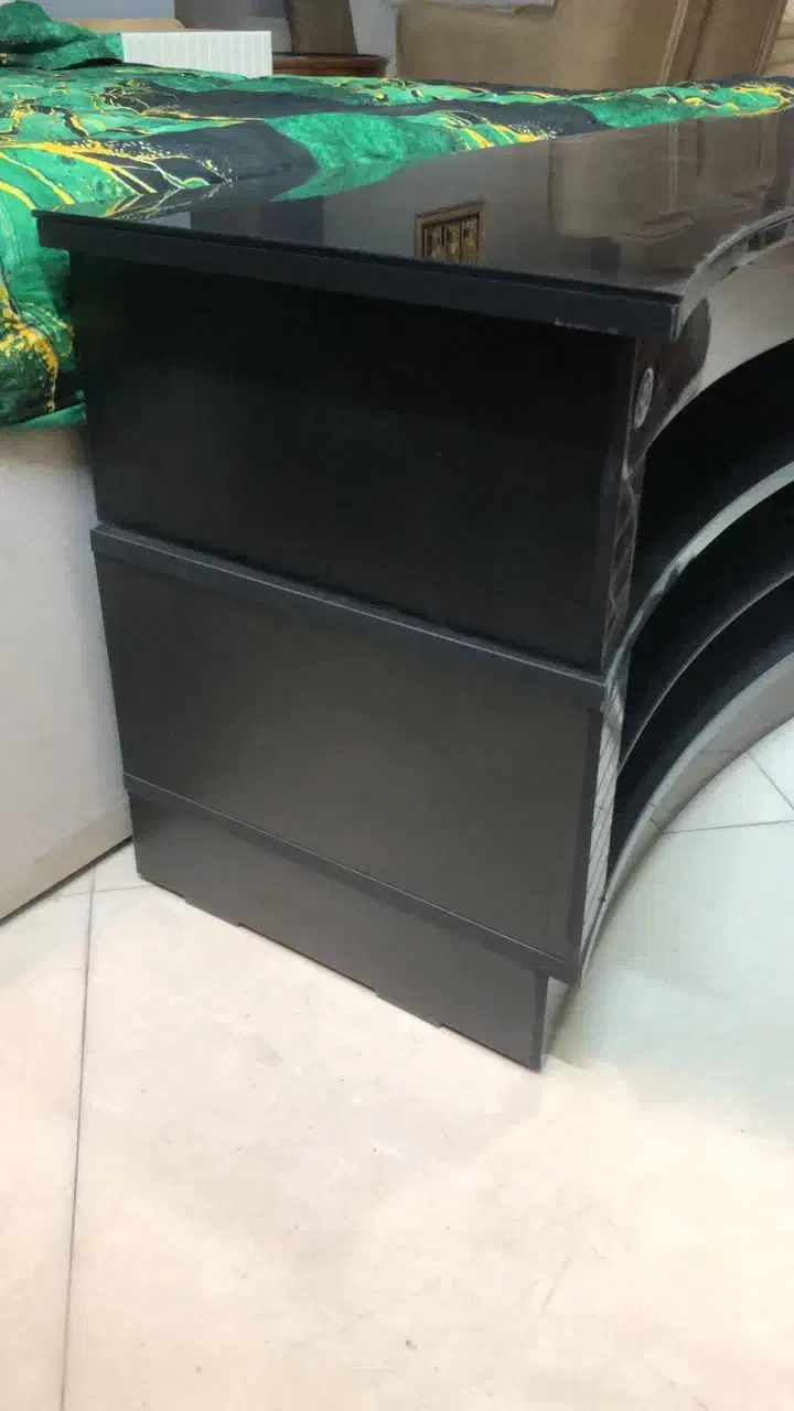 میز تلویزون نو نو بدون خط خش اکبند اکبند|میز تلویزیون|قم, کلهری|دیوار