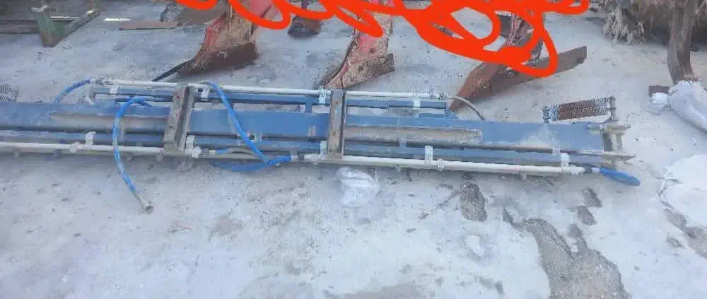 ادوات کشاورزی|ماشین‌آلات صنعتی|خنج, |دیوار