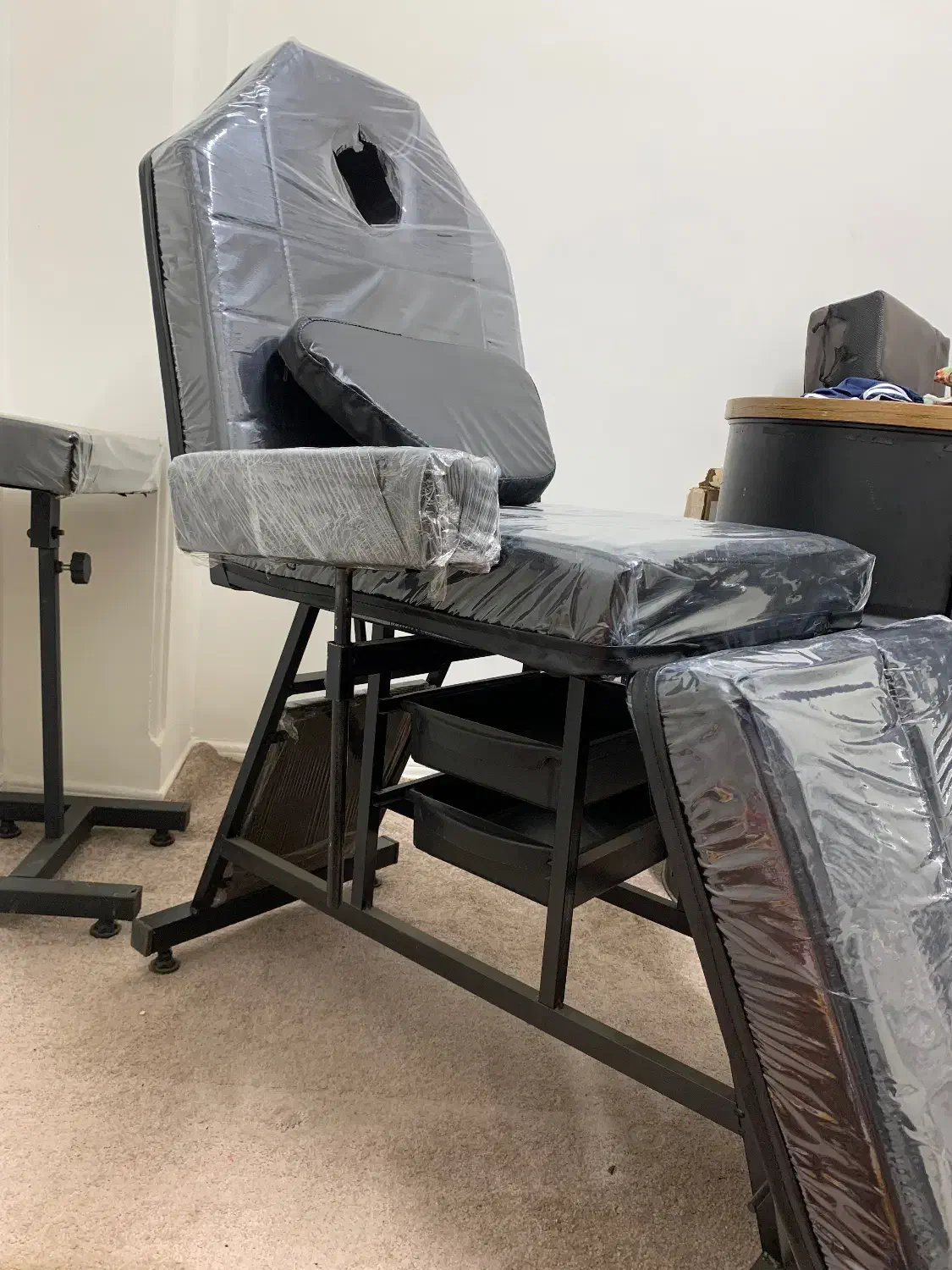 تخت تاتو و ماساژ و فشیال به همراه آرم رست|آرایشی، بهداشتی، درمانی|کرج, شهرک فهمیده|دیوار