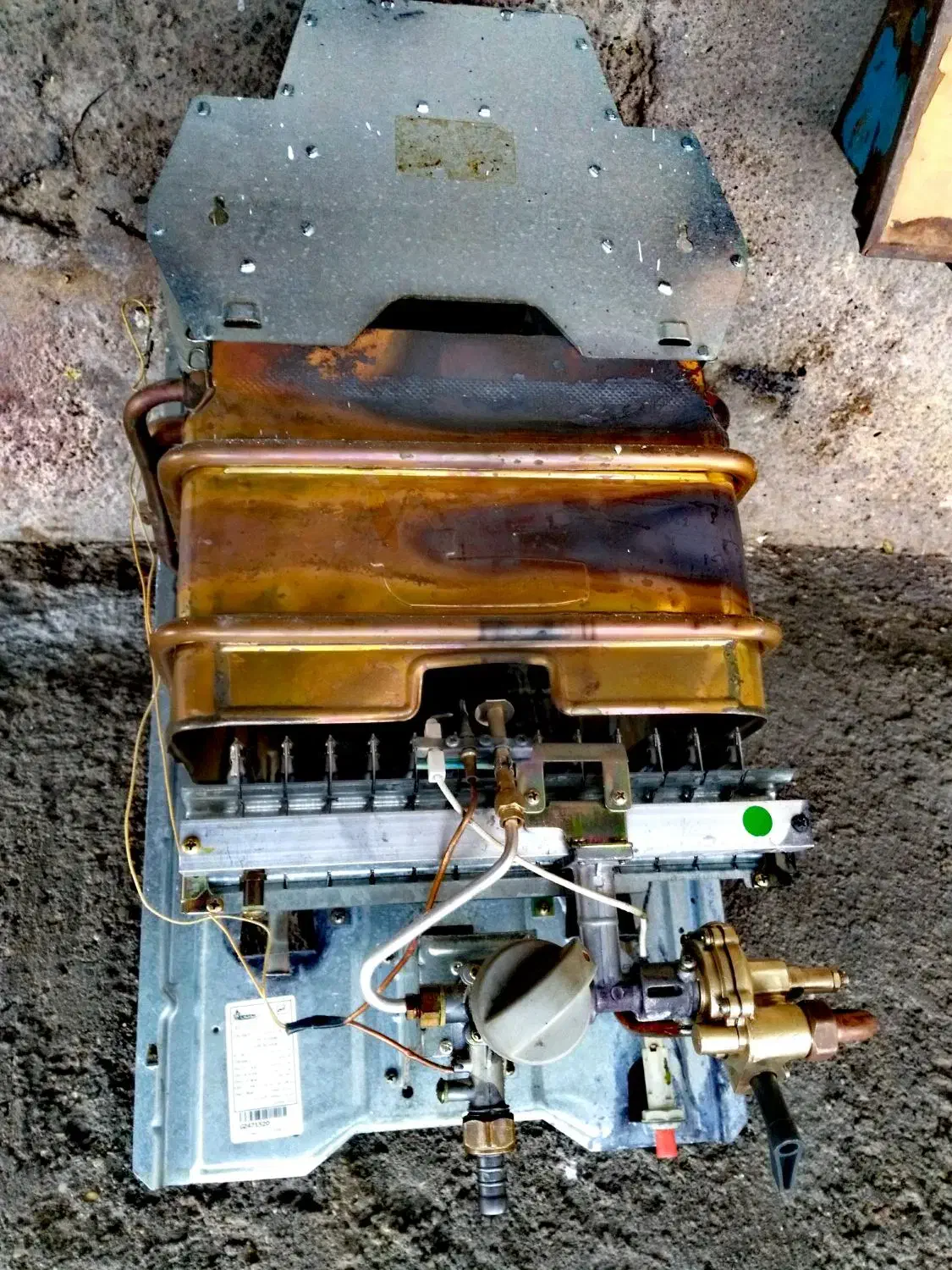 تعمیرات تخصصی آبگرمکن های دیواری بخاری های گازی|خدمات پیشه و مهارت|ساوه, |دیوار