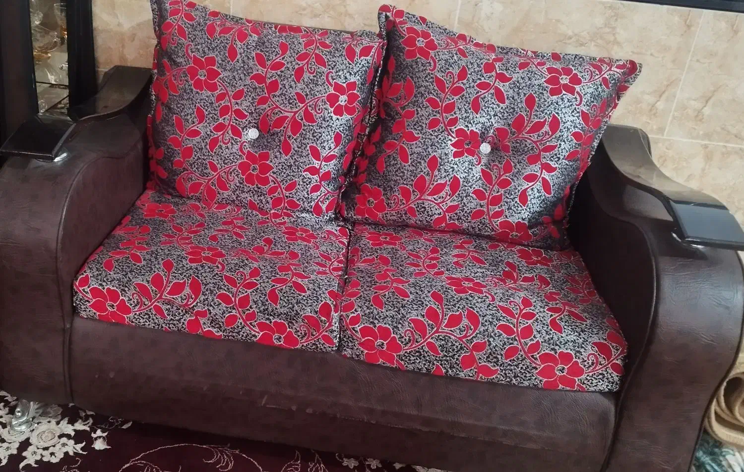 مبل راحتی ۷نفره ،کارکرده به همراه میز ناهارخوری|مبلمان خانگی و میز عسلی|نظرآباد, صالح آباد|دیوار